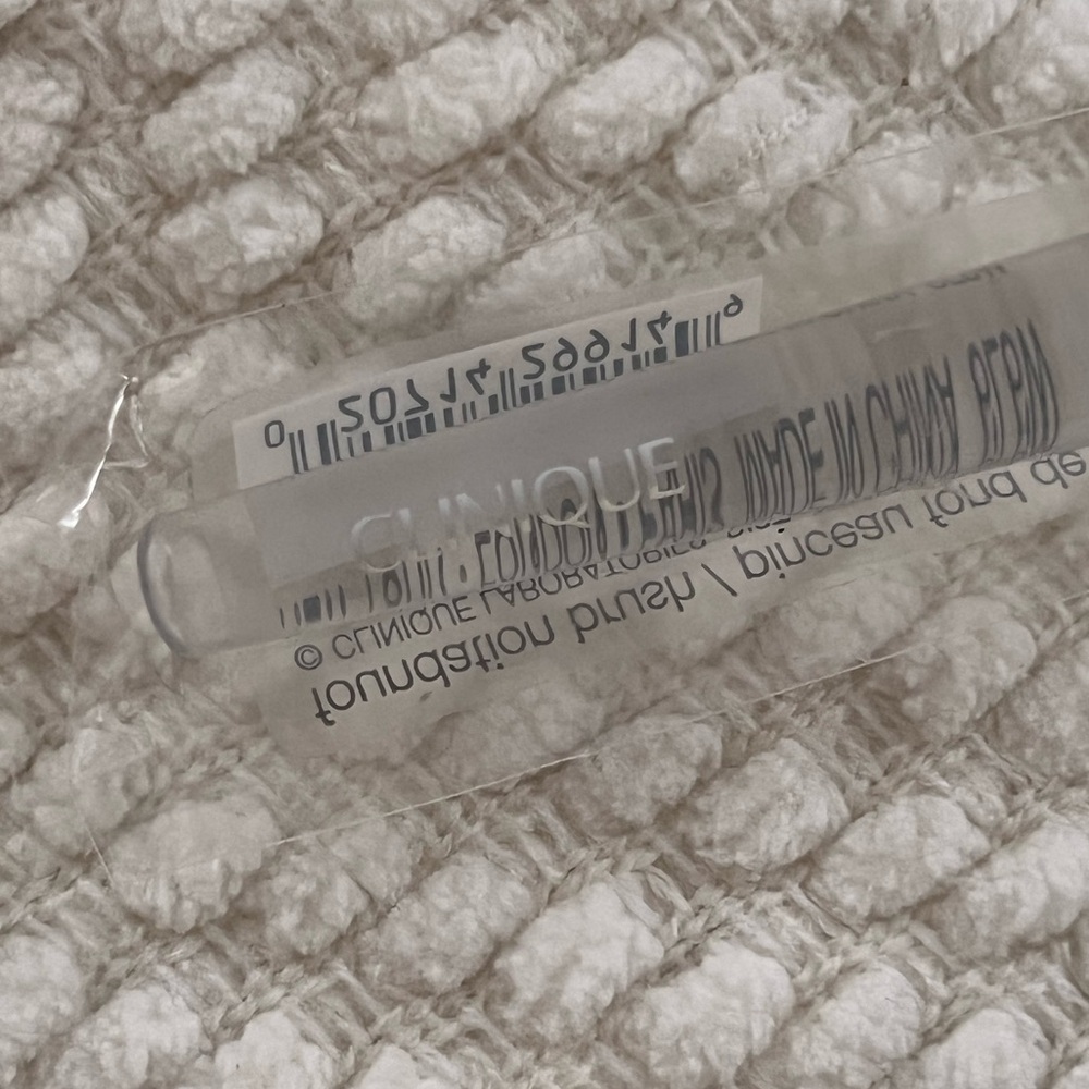 🤍New Clinique Foundation Brush🤍 - Picture 5 of 7